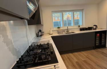 Luxury House, Great Location in Redditch - Contractors - Families - Groups - Relocators - Sleeps 9 - Foto 34