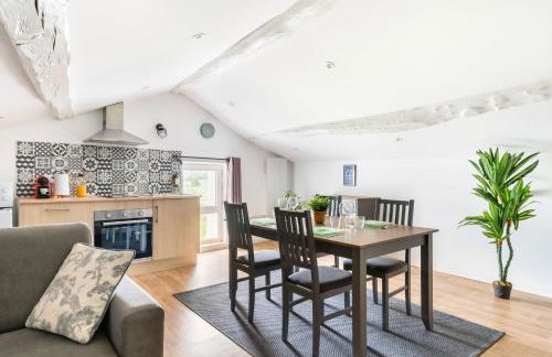 Appartement sous combles - vieille batisse proche centre ville - Foto 11