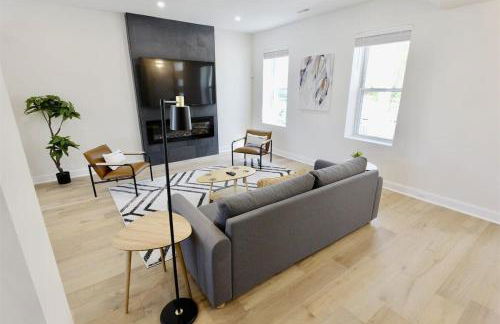 Pristine Petworth Family Home w Street Parking - Foto 14
