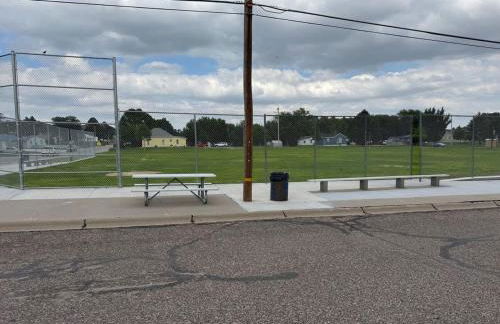 The Spruce House Family 4BR 2 Bath Great Location In Ogallala Close to Lake McConaughy - Foto 20