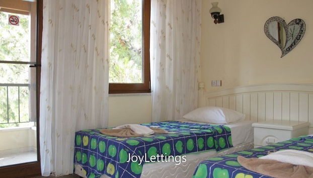 Villa AX03 by JoyLettings - Foto 5, Habitación