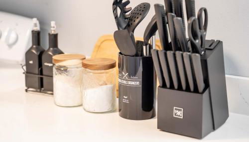 Spacious 5B2B home 5 min to airport with AC, Game Room, WiFi, Parking - Photo 5