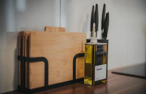 JOBOSTAYS - LINDEN Family Apartment Oldenburg - sehr geräumig 110m2 - Terrasse mit Gartenblick - voll ausgestattete Küche - 2 Bäder - Babybett - 10 Min zu Fuß zum Bahnhof - kostenloses WLAN - Parkplatz - kontaktfreier Check-In - Photo 51