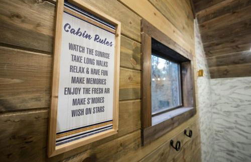 Winter Retreat in the Pines, Cozy Cabin & Fire Pit Nights - Foto 7