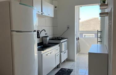 Lindo apartamento! 2 quartos com suíte, 2 ar condicionado, churrasqueira, garagem - Foto 6