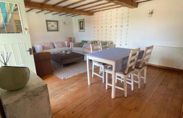 Annex at Southfields in idyllic Hampshire village - Photo 19