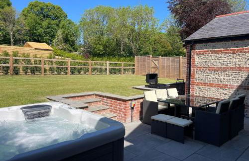 The Old Coach House - Hot Tub - Dorset - Photo 1