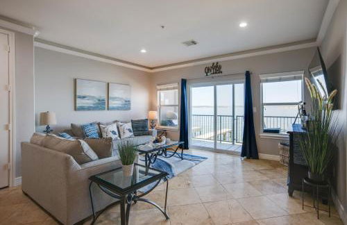 Lake Conroe Waterfront Home Patio and Shared Pool! - Photo 4