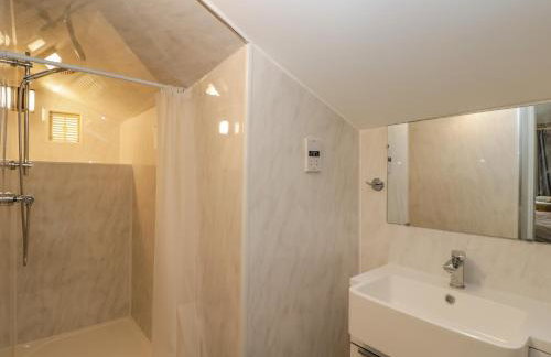 White Roses - Foto 38