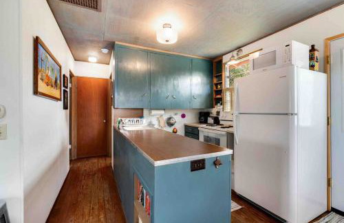 VINTAGE RIVER CAMP CABIN! PRIVATE RIVER ACCESs! - Foto 21