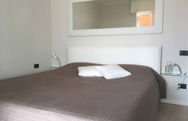 Modern Apartment With Large Terrace Malcesine - Photo 2