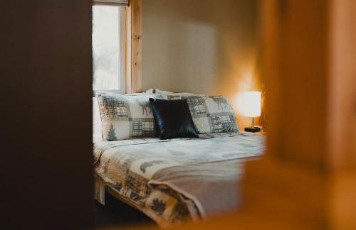 Cabin Minutes to Mt Rainier - EV, HotTub, 2 Queen and Twin - Photo 38