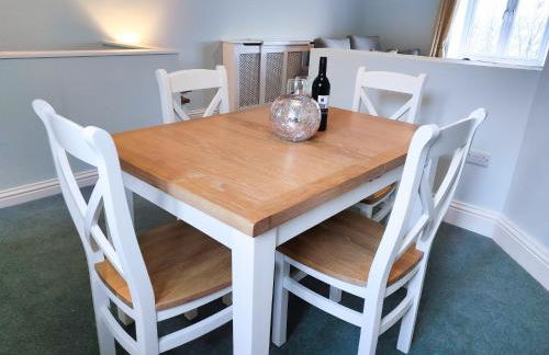 Station Cottage - Gorgeous property with breathtaking views of Neyland Waterway - Photo 11