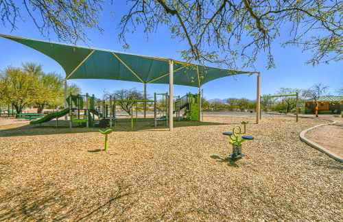 Remodeled modern beauty backs to open desert with mountain views & home theatre - Foto 33