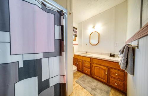 Lake Erie Getaway with Private Pool and Yard! - Foto 19