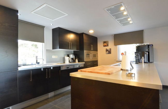 Luxurious Villa in Nadrin Belgium with Sauna & Hot Tub - Photo 9