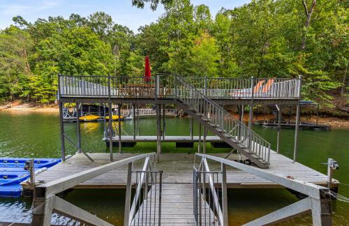 4bd Waterfront House in Lake Lanier with HotTub, FirePit, Wifi, Ping Pong and 2 Kaya - Foto 26