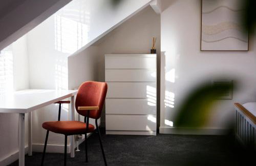 Aura - Elegant Retreat in Prime Leeds Location! - Foto 18