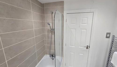2ndHomeStays- Bilston- Contractors Friendly Townhouse - Foto 3