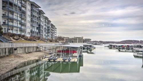 Dock, Slip and Pool Breezy Lake Ozark Escape - Foto 3
