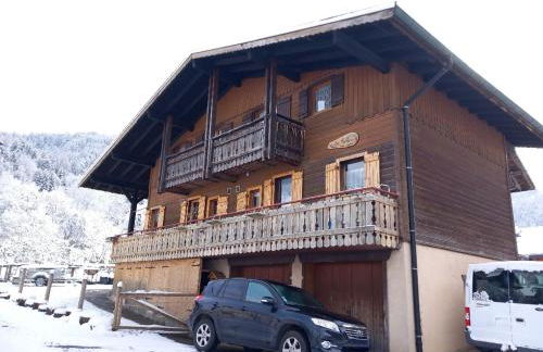 Chalet familial authentique et spacieux 2 chambres 4 à 6 personnes avec parking proche des remontées - Foto 8