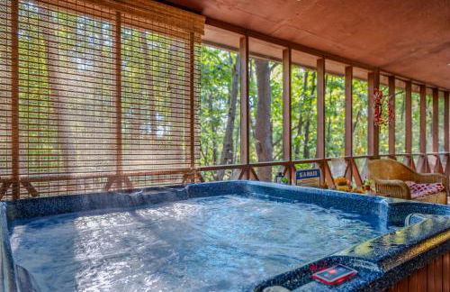 Fox Hollow - Hot Tub, Wifi, Pet Friendly, Screen Porch, Deck, Recreation Center, Pool Access, Golf Nearby, Hiking, Grill, Fireplace, King Bed - Foto 7