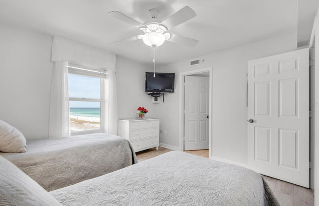 Pelican Beach Resort 501 - Photo 4