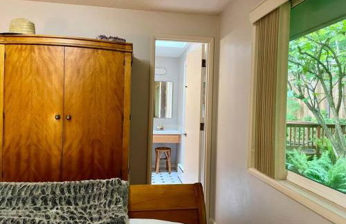 Forest Gallery- Mid-Century Modern With City Views - Photo 17