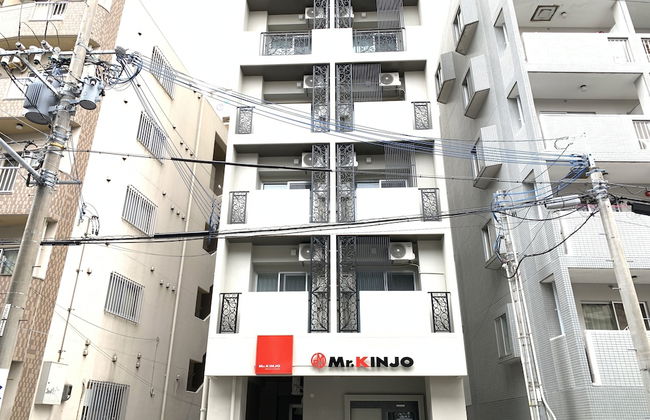 Mr.KINJO Miki24 in front of Makishi Station - Foto 21