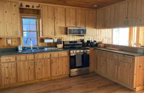 Snowmobile, ATV, Horseback Riding Haven with Quick Trail Access & Games & Entertainment Room - Foto 2