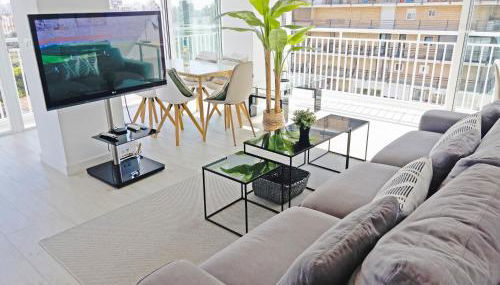 Loft Deluxe, Luminoso, Parking y Piscina - A 100 m del Mar AC - Foto 5