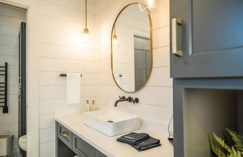 Glamping cottage with glass front and hot tub! - Foto 8