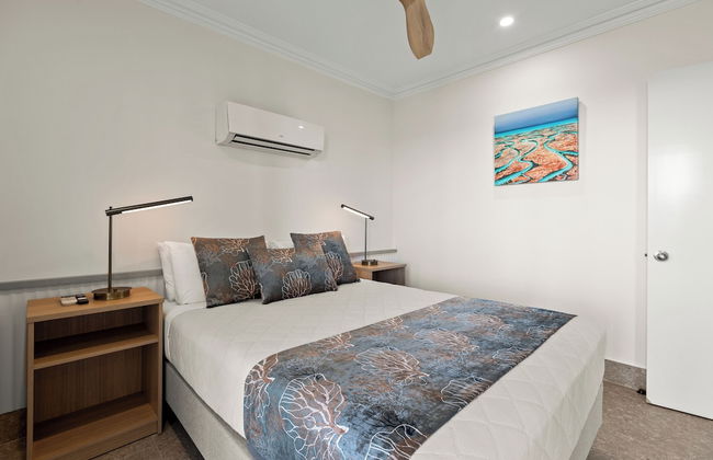 Moonlight Bay Suites - Photo 35