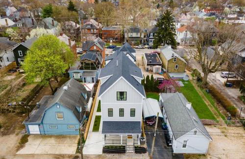 Chateau in the Village - Brand New 3BD 5BA - Foto 48