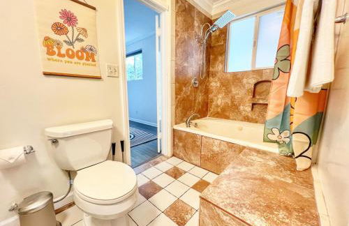 Groovy Getaway Retro Vibes in North Park, SD - Foto 36