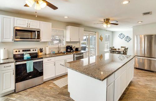 Lakeside Retreat Large Spacious Home with Game Room - Photo 7