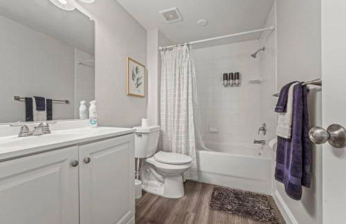 Oversized 4bed + Converted Bedroom, HEATED Pool + Hot Tub - Photo 12