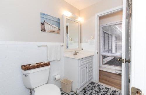 4 Bedroom Lakefront Home with Private Beach on Cedar Point Chaussee - Photo 39