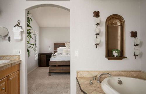 Champions Oasis Home - Near the Stadui2007m withPool & Grill - Photo 21