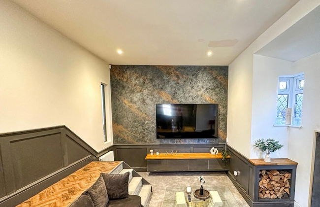 Beautiful Detached Villa - Jacuzzi Bath - Parking - Foto 16