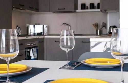 Mare fuori, sul lungomare con tre camere da letto e due bagni! - Foto 5