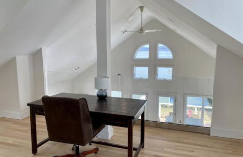 Waterfront Luxury in Town - Foto 15