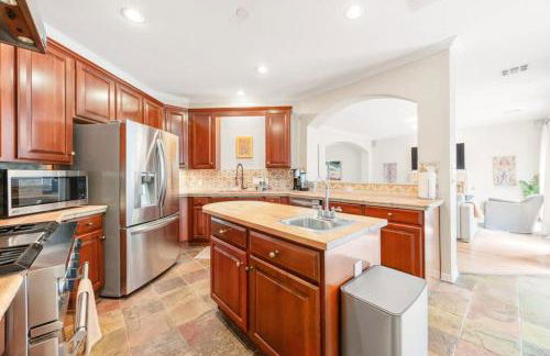 Walk to Zilker Barton Springs 5BR 3BA Villa Sleeps 14 - Foto 12