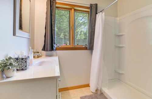 2 Living Areas! Cedar Home 11 Mi to Mt Holiday Ski - Foto 20