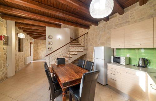 3-Min Drive to Kalyves Beach, Stone Home with Private Pool in Armenoi Center - Foto 17