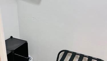 Pasadena Charming Vacation Home with Hot Jacuzzi - Photo 4, wardrobe