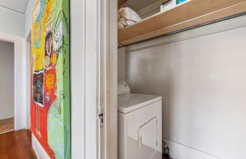 Elegant and Colorful 1BR with Covered Porch - Foto 19