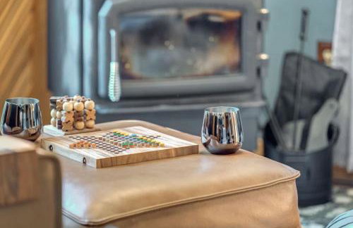 Upscale w Fireplace Fire Pit Games in Gated Comm - Foto 3