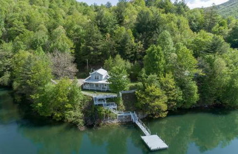 Lakefront Cottage - Spacious House with Private Dock - Foto 20