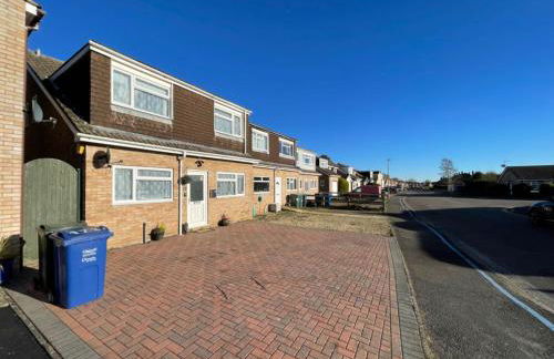 5 bedroom detached house sleeps 13 spacious Parking 5 mins driving to Bicester Village - Foto 9